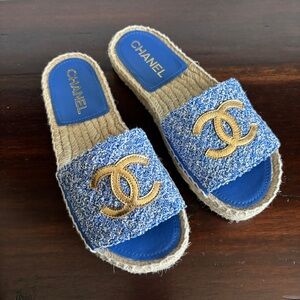 Chanel Tweed & Laminated Lambskin Blue Mule Sandals Slides Size 35 Brand New